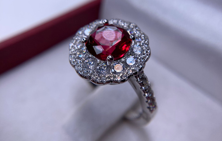 انگشتر یاقوت سرخ زنانه نقره نگین قرمز طرح گل مخصوص ولنتاین