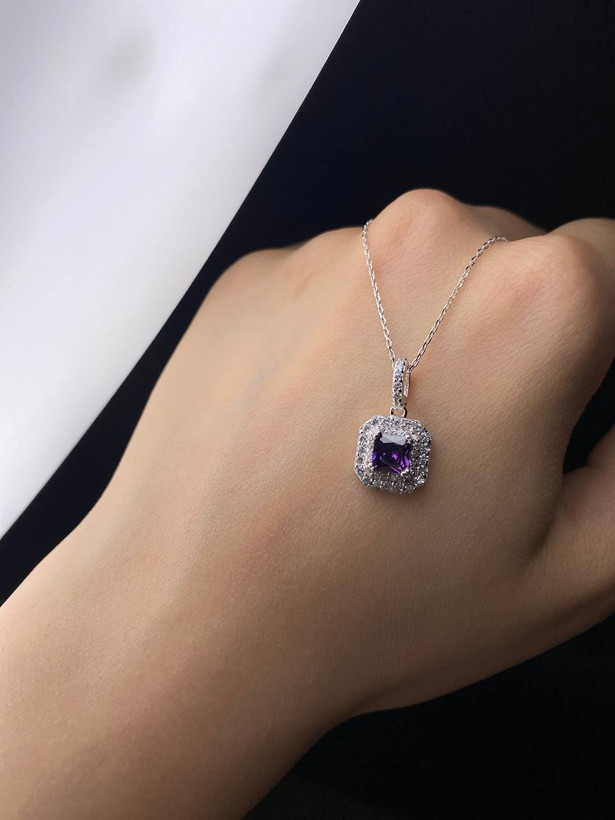 گردنبند زنانه مینیمال مربع