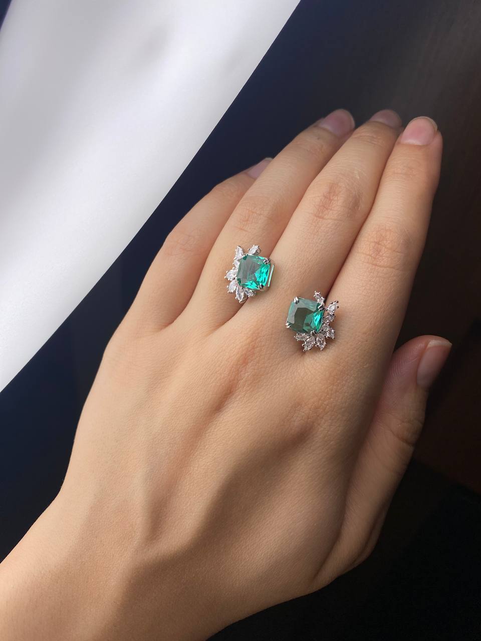 گوشواره جواهری زمرد مربع کد ۱۱۰۳