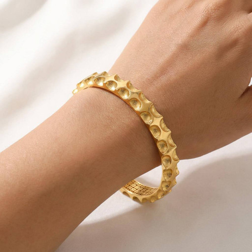 دستبند بنگل زنانه نقره آبکاری طلا سبک